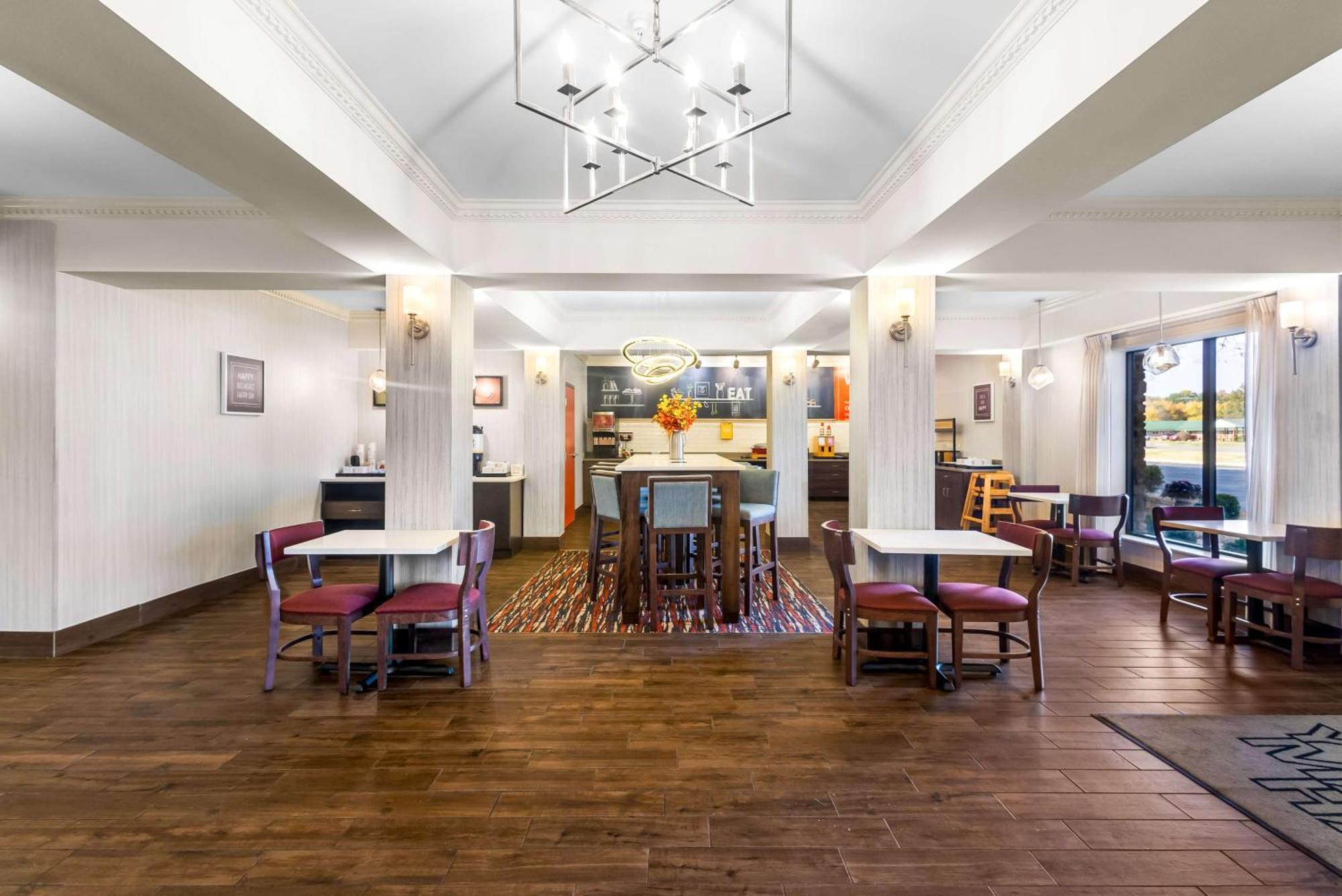 Hampton Inn Маріон Екстер'єр фото